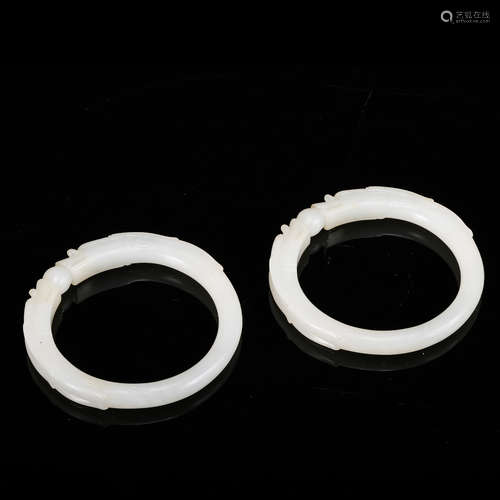 CHINESE PAIR OF WHITE JADE DRAGON BANGLE