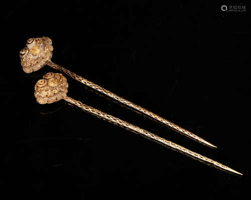 CHINESE PAIR OF GOLD HAIR PINS