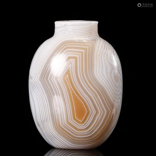 CHINESE AGATE SNUFF BOTTLE