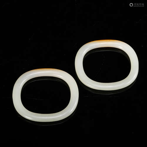 CHINESE PAIR OF WHITE JADE BANGLES