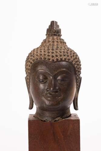 A LARGE BRONZE HEAD OF BUDDHA, AYUTTHAYA PERIOD