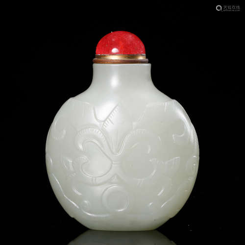 CHINESE WHITE JADE CARVED SNUFF BOTTLE