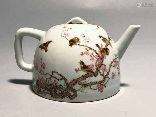 CHINESE FAMILLE ROSE PORCELAIN TEA POT