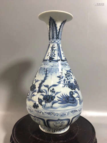 A BLUE AND WHITE UNDERSEA PATTERN PEAR-SHAPED VASE