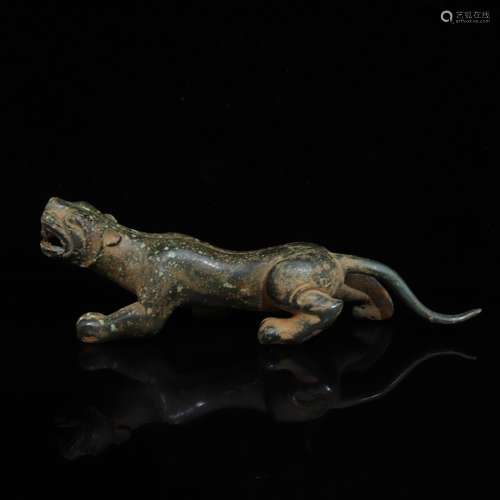 A COPPER AUSPICIOUS BEAST SHAPED STATUE