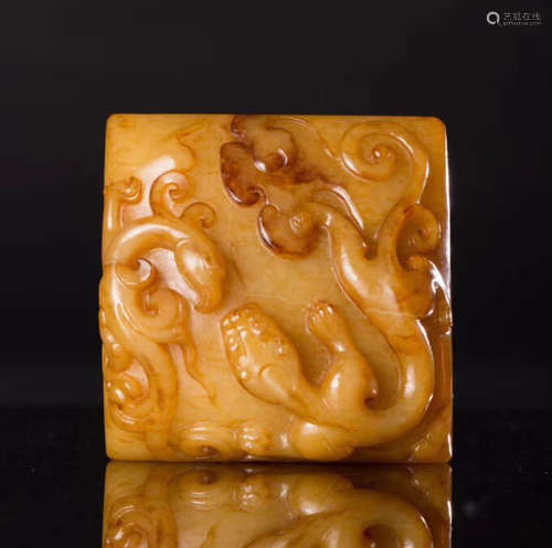 A YELLOW HETIAN JADE DRAGONS SEAL