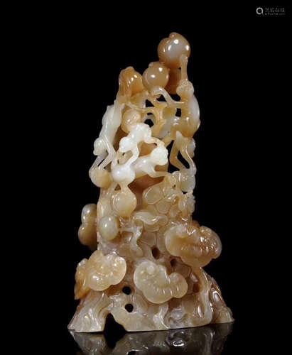 A MONKEYS SHAPED HETIAN JADE ORNAMENT