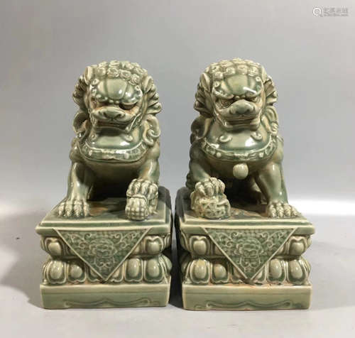 PAIR LIONS SHAPED PORCELAIN FIGURES