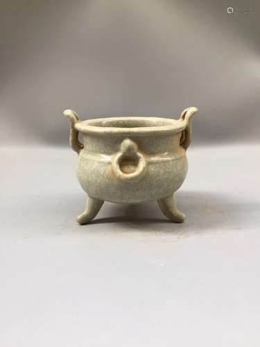 A LONGQUAN TRIPOD CENSER