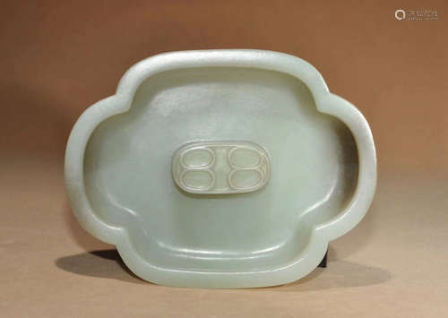 A HETIAN JADE CARVED FLORAL SHAPED PLATE