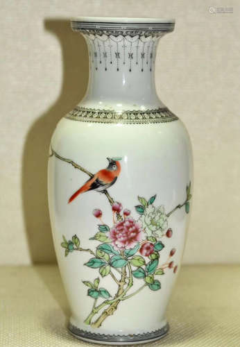 A FAMILLE-ROSE FLORAL AND BIRD PATTERN VASE