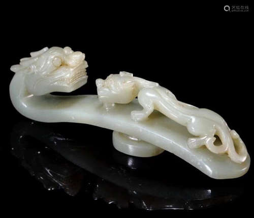 A HETIAN JADE DRAGON SHAPED HOOK