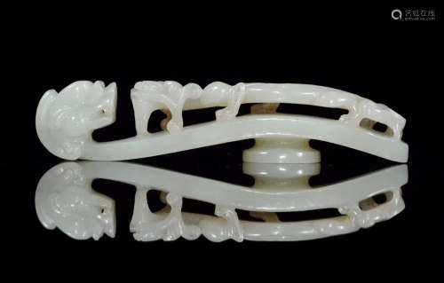 A WHITE JADE CARVED HOOK SHAPED PENDANT