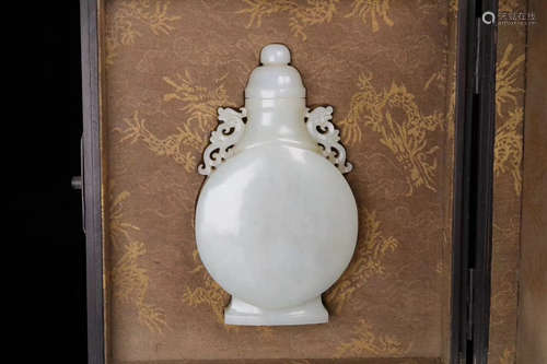 A HETIAN ZILIAO JADE CARVED FLAT BOTTLE VASE