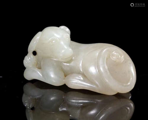 A HETIAN JADE DOG SHAPED PENDANT