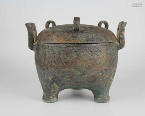 A GE-SHAPE BRONZE TRIPOD POT