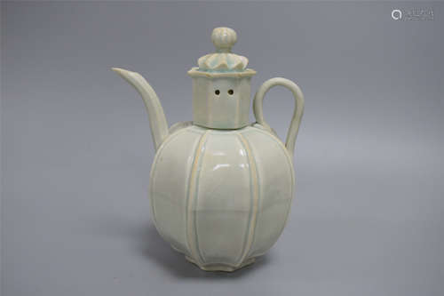 CHINESE PORCELAIN BLUE GLAZE LIDDED KETTLE SONG DYNASTY