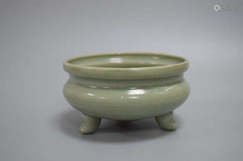 CHINESE PORCELAIN CELADON GLAZE TRIPLE FEET CENSER MING DYNASTY