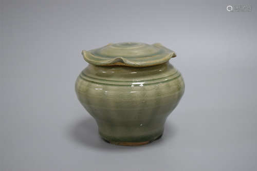 CHINESE PORCELAIN CELADON GLAZE LIDDED JAR YUAN DYNASTY