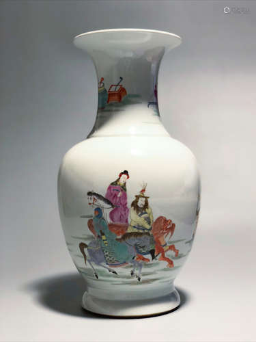 CHINESE FAMILLE ROSE PORCELAIN VASE