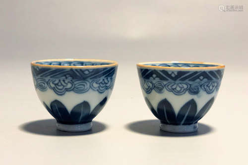 PAIR OF CHINESE BLUE AND WHITE CUPS