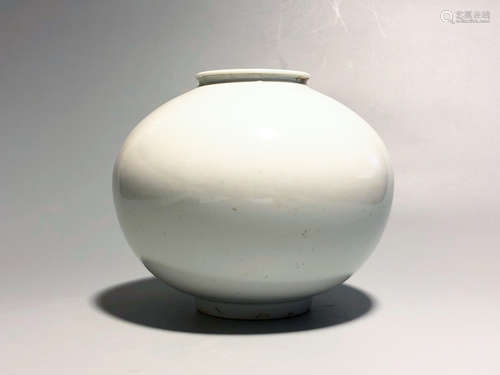 CHINESE BLANC DE CHINE PORCELAIN JAR