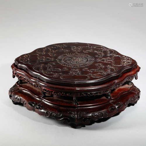 CHINESE QIANLONG PERIOD WOODEN STAND