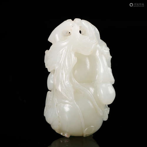 CHINESE WHITE JADE CARVED FRUIT PENDANT