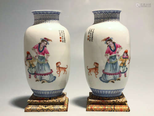 PAIR OF CHINESE PORCELAIN VASES