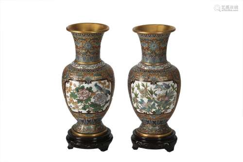 A PAIR OF JAPANESE MEIJI PERIOD CLOISONNE VASES