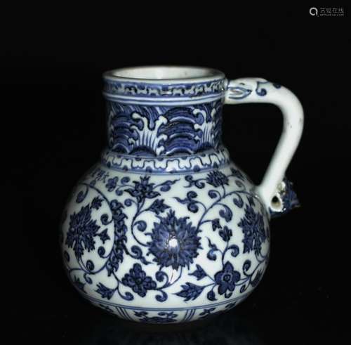 A BLUE AND WHITE PORCELAIN HANDLED EWER