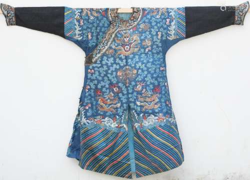 A CHINESE EMBROIDERED BLUE DRAGON SILK ROBE