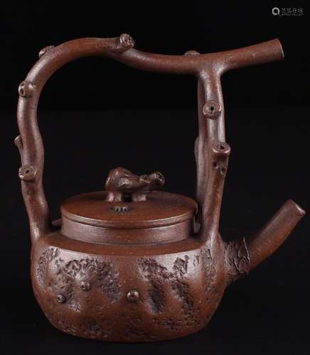 A CHINESE PURPLE CLAY “CHENHENGZHI” TEAPOT