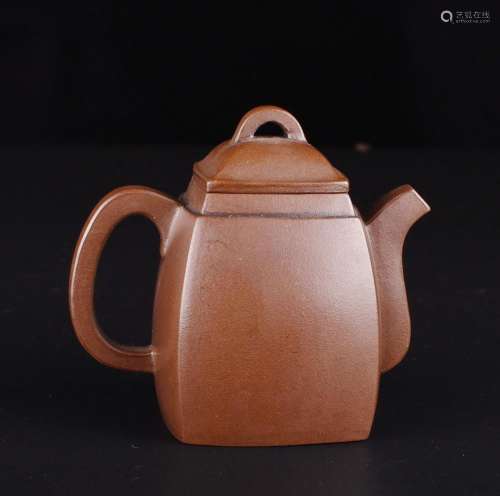 A CHINESE PURPLE CLAY TEAPOT