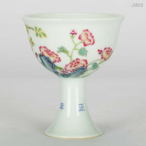 CHINESE FAMILLE ROSE PORCELAIN STEM CUP