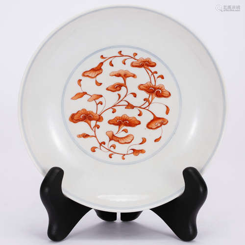 CHINESE PORCELAIN PLATE WITH PAINTED RED LOTUS