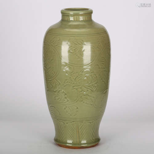 CHINESE CELADON GLAZED PORCELAIN VASE