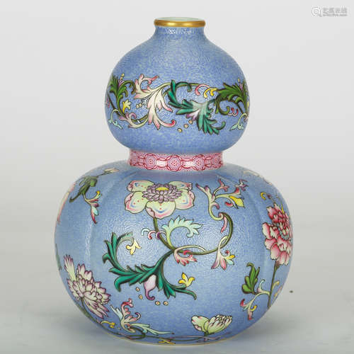 CHINESE FAMILLE ROSE PORCELAIN VASE