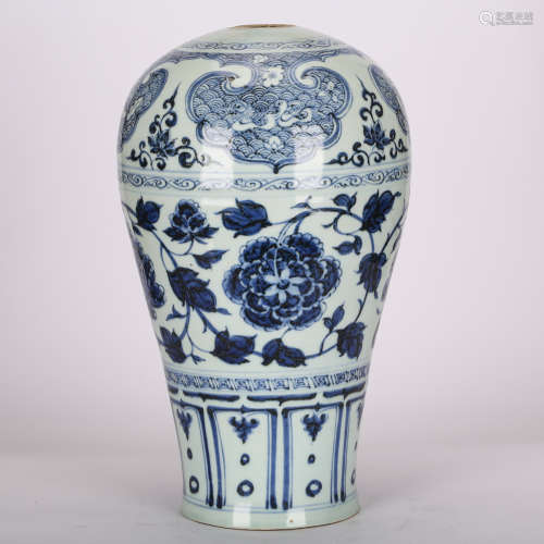 CHINESE BLUE AND WHITE PORCELAIN VASE