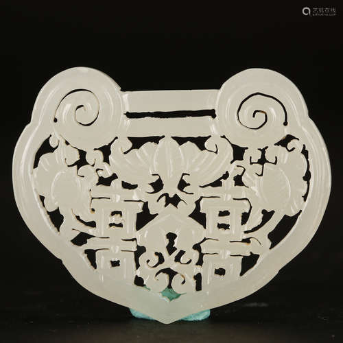 CHINESE JADE PENDANT