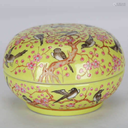 CHINESE YELLOW GROUND PORCELAIN COVER JAR