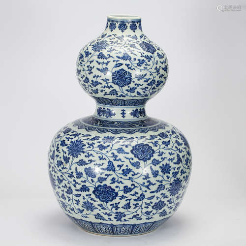 CHINESE BLUE AND WHITE DOUBLE GOURD VASE