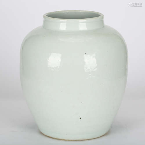 CHINESE WHITE GLAZED PORCELAIN JAR