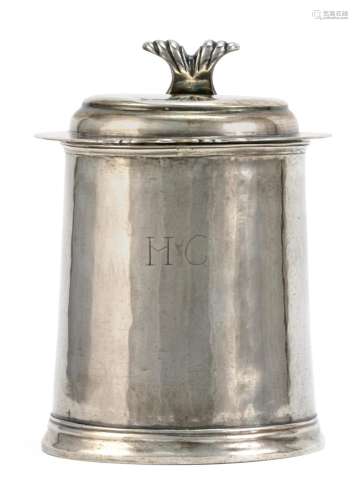 COLONIAL AMERICAN SILVER TANKARD Molded flat cover with serrated front rim. Double-scroll thumbpiece and hinged drop. S-scroll handl...