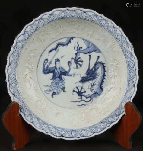 A SUNFLOWER DESIGN BLUE & WHITE FIGURE PATTERN BIG PLATE