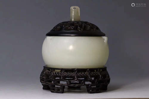 17-19TH CENTURY, A HETIAN JADE FURNACE, QING DYNASTY