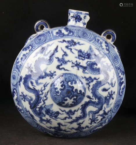 A BLUE & WHITE DRAGON PATTERN FLAT POT