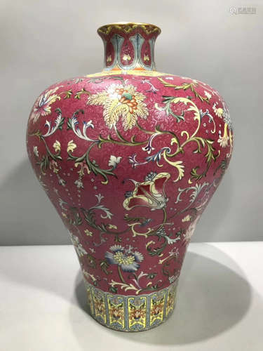 A FLORAL PATTERN WESTERN COLOR PLUM VASE