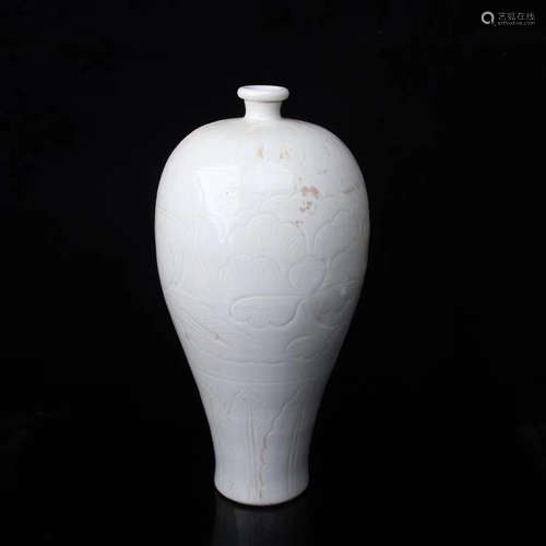 10-12TH CENTURY, A DING KILN PLUM VASE, SONG DYNASTY