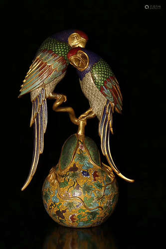 20TH CENTURY, A PARROT DESIGN GILT CLOISONNE ORNAMENT, THE REPUBLIC OF CHINA